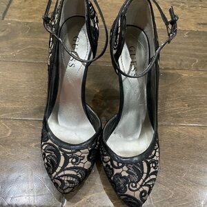 6.5 Guess heels. Women’s size.